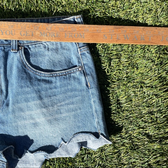H&M Scalloped Denim Shorts - Picture 6 of 7